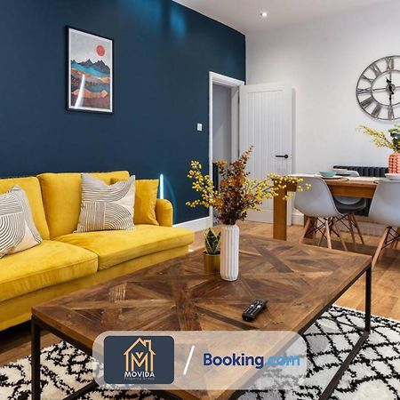 Central Elegant Three Bed Duplex By Movida Property Group Short Lets & Serviced Accommodation ฮาร์โรเกต ภายนอก รูปภาพ