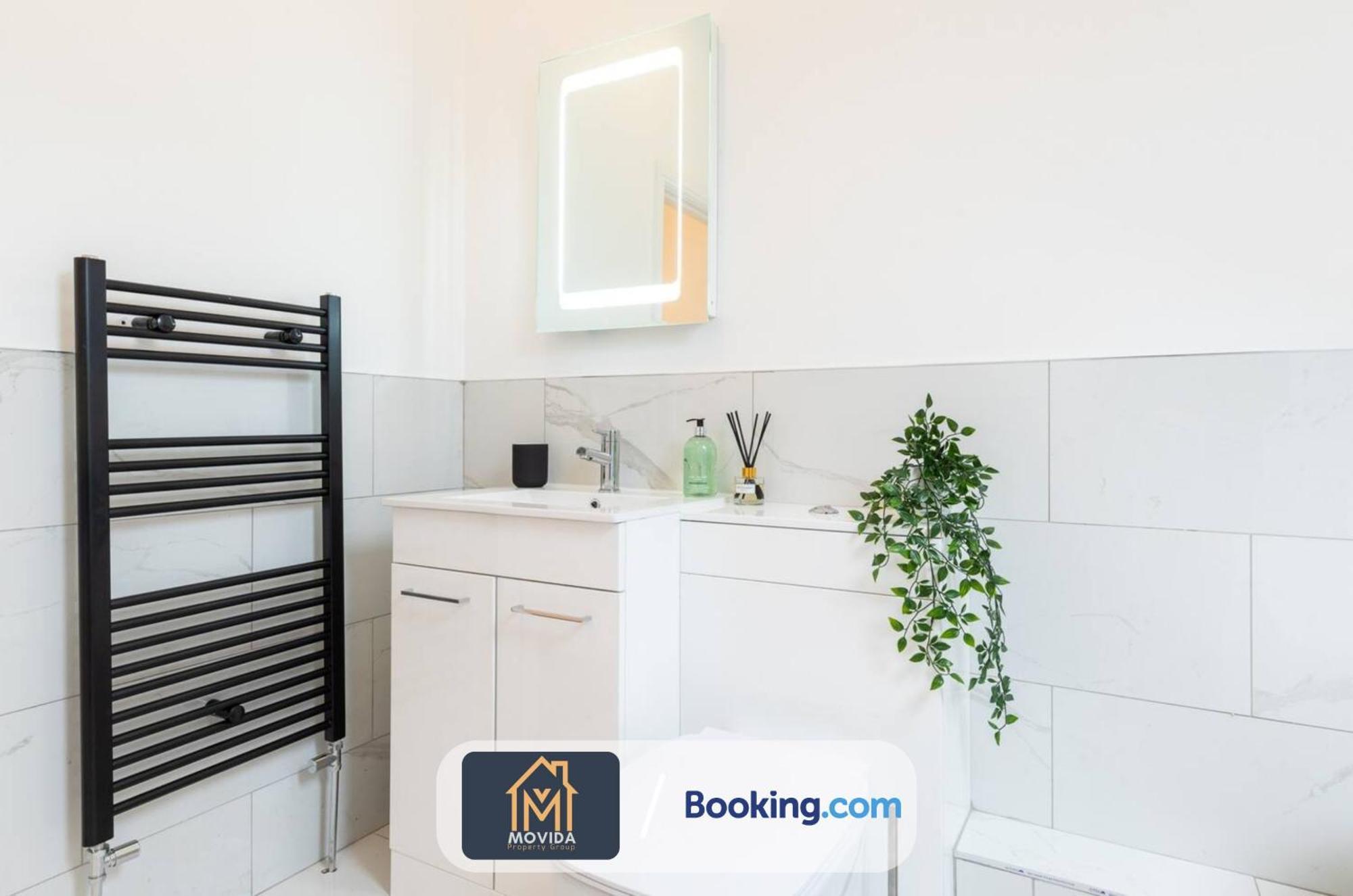 Central Elegant Three Bed Duplex By Movida Property Group Short Lets & Serviced Accommodation ฮาร์โรเกต ภายนอก รูปภาพ