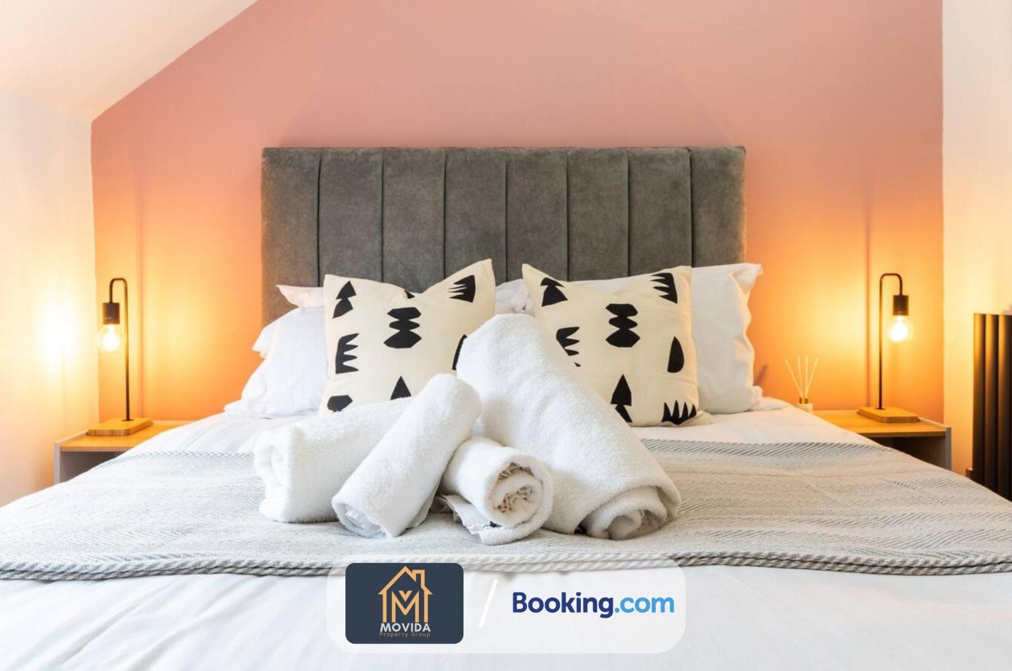 Central Elegant Three Bed Duplex By Movida Property Group Short Lets & Serviced Accommodation ฮาร์โรเกต ภายนอก รูปภาพ