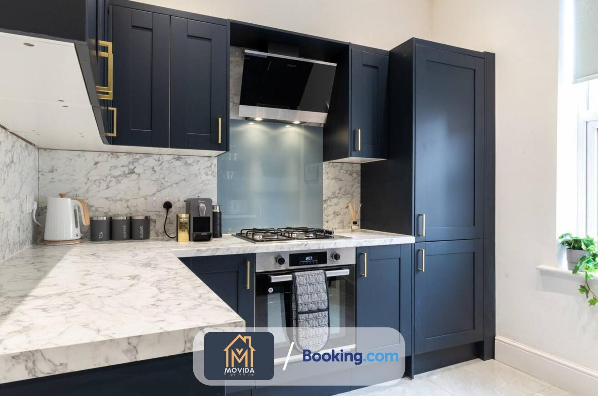 Central Elegant Three Bed Duplex By Movida Property Group Short Lets & Serviced Accommodation ฮาร์โรเกต ภายนอก รูปภาพ