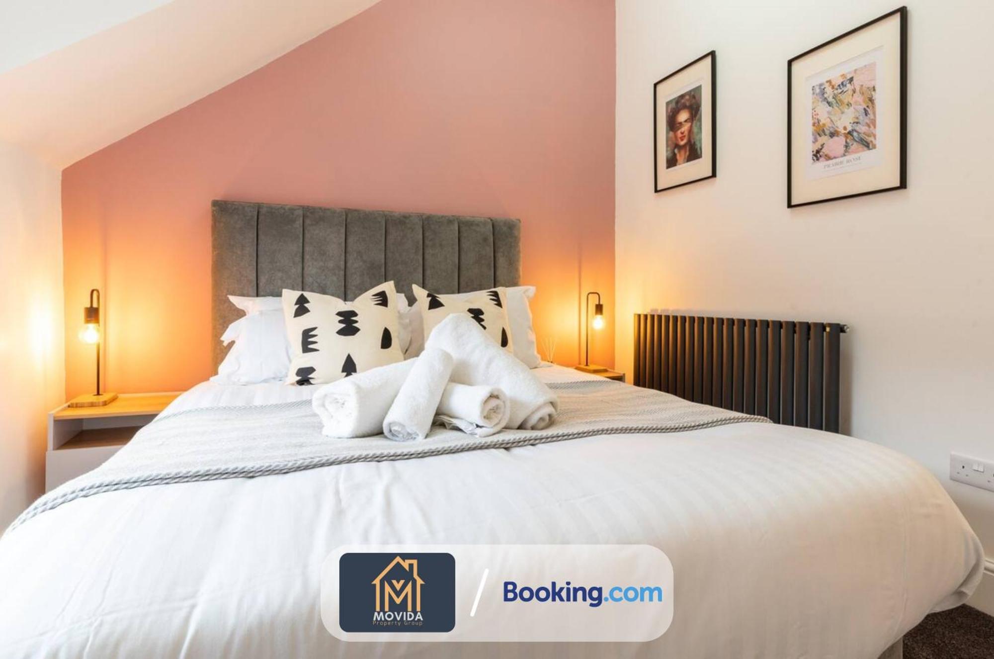 Central Elegant Three Bed Duplex By Movida Property Group Short Lets & Serviced Accommodation ฮาร์โรเกต ภายนอก รูปภาพ